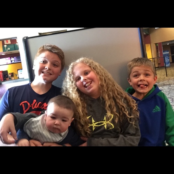 Meet your Posher, Robin - Picture 3 of 3